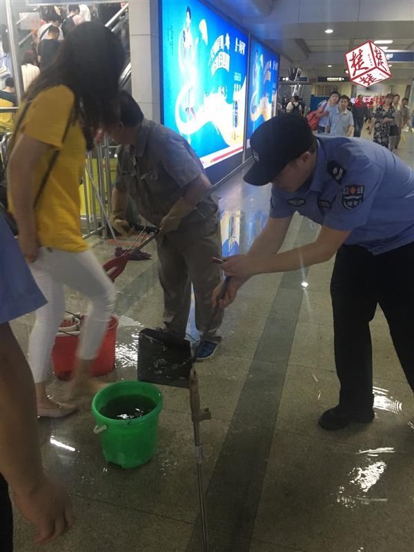 黑云、雷电、暴雨，末日大片即视感！1小时豪泼出一天的大雨量！