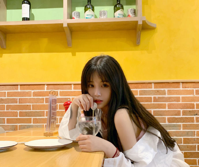 杨清柠晒美照,a千年撞脸四千年美女鞠婧,网轻纺城柯桥图片