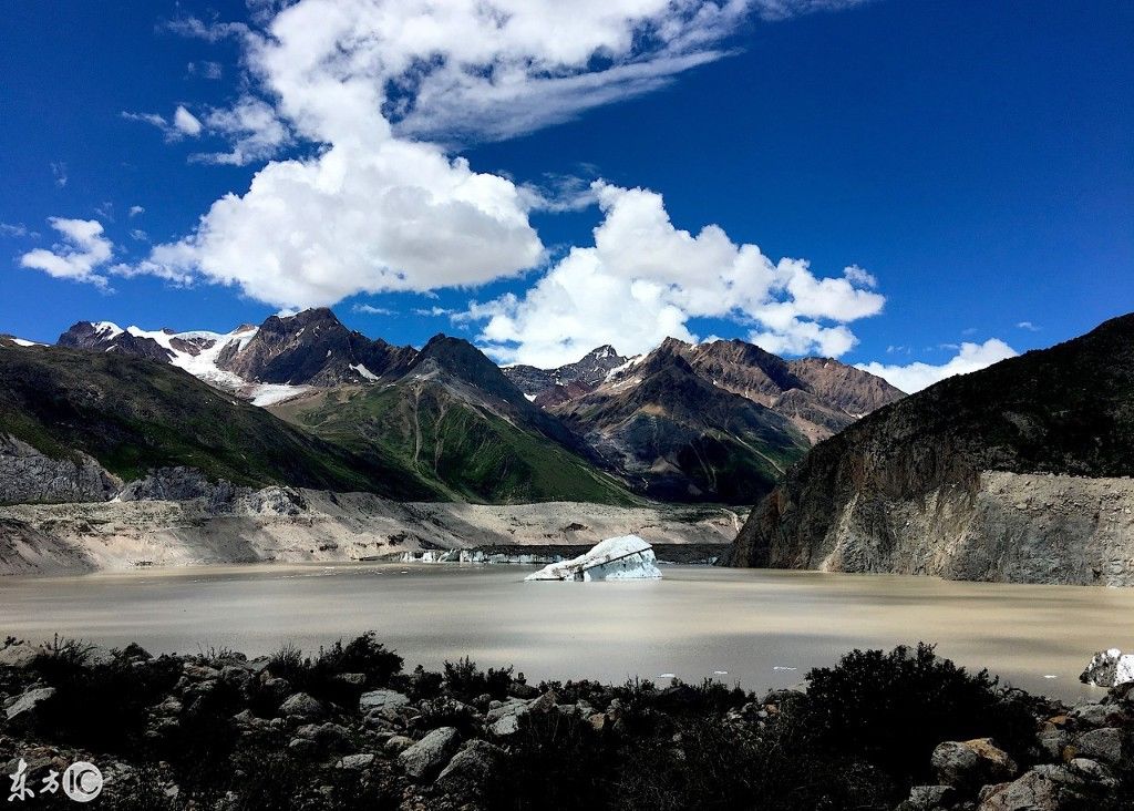 西藏昌都,然乌湖海拔3850米,来古冰川为世界三