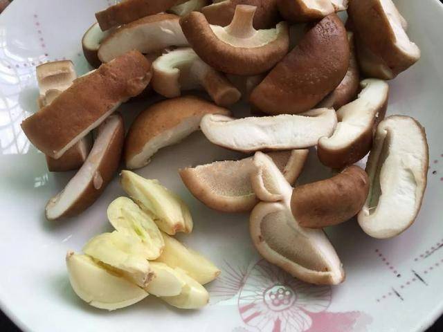 怎么腌鸡肉比较嫩 t01fa18f39e3922dcad.jpg