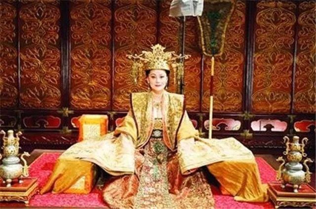 这位太后够彪悍：引诱小叔子，杀死亲儿子，拥立中国首个女皇帝