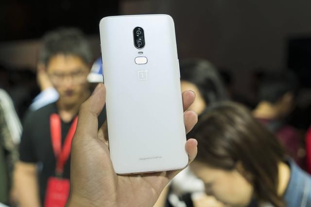 一加6突破行业的旗舰,首销火爆天王