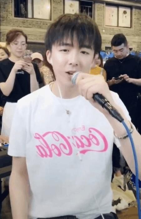 "抖音一哥"刘宇宁真实身份被曝光,零绯闻零黑料长相酷似王俊凯_【快资讯】