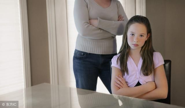 公公住院小姑子一毛不拔逼我垫药费，公公说一话，我拿出全部礼金