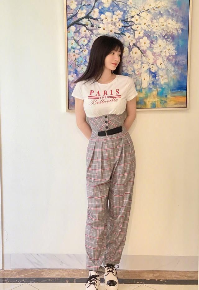 身材太赞？柳岩穿娃娃裙也能婀娜多姿，不露却更显气质