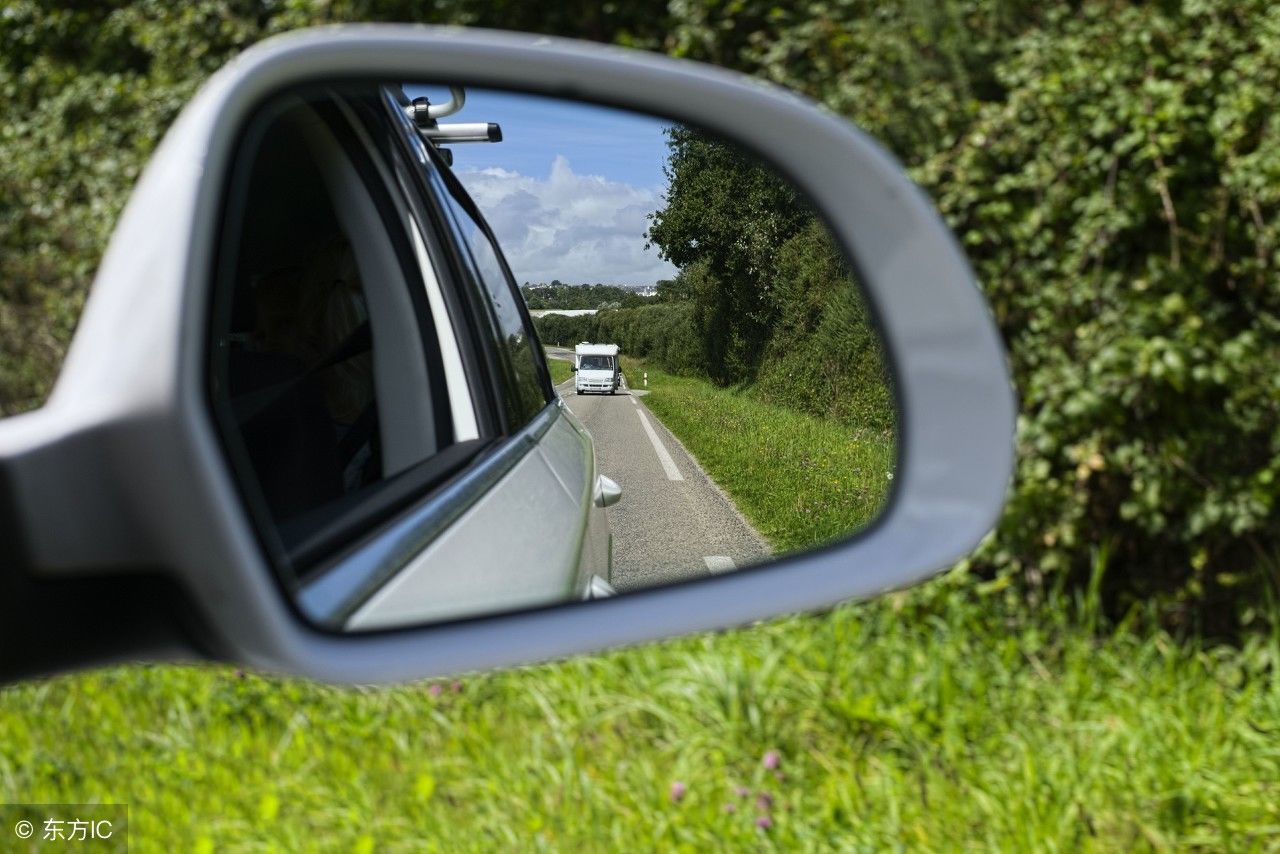 汽车后视镜使用小妙招，除雾更简单，并车保持安全距离更放心