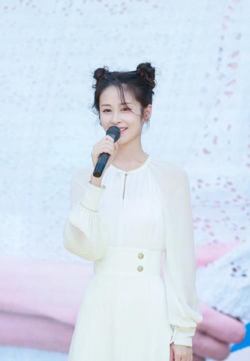颖儿确定是当妈的人吗，不仅脸蛋像个学生，身材也像是高中生