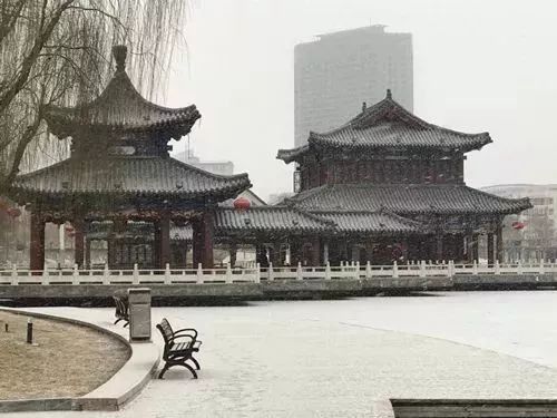 狗年的雪花飘落兰州，在途中的你也不要担心，公路铁路最新情况在