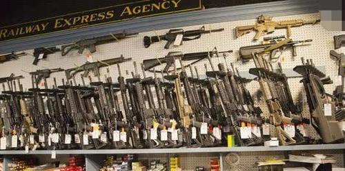 想在美国买枪?直接去沃尔玛就行!网友:和女生