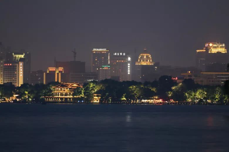 杭州多了一条最美“西湖夜游线”！苏堤、断桥……绝美景点都被承