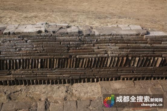 成都发现唐代城墙 筑城材料多为古墓中的墓砖插图(2)