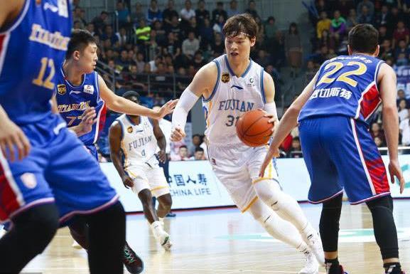 广东豪取16连胜 王哲林独揽43分22板刷新多项