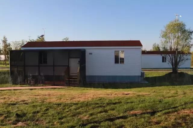 在浩瀚无际的库布其沙漠中，出现一个奇迹，一个海市蜃楼般的存在