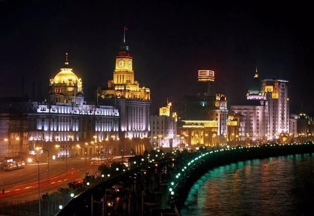 不用秉烛夜游的我们，有多幸运？