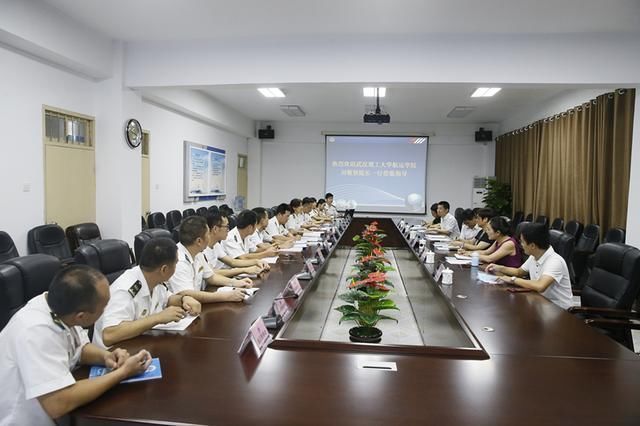 武汉理工大学航运学院到钦州海事局调研交流