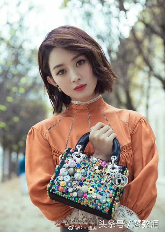 如颖随行:赵丽颖成时尚迪奥女王,是超级酷酷帅的小姐姐!