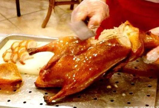 北京烤鸭哪里最正宗?外酥里嫩的全聚德烤鸭