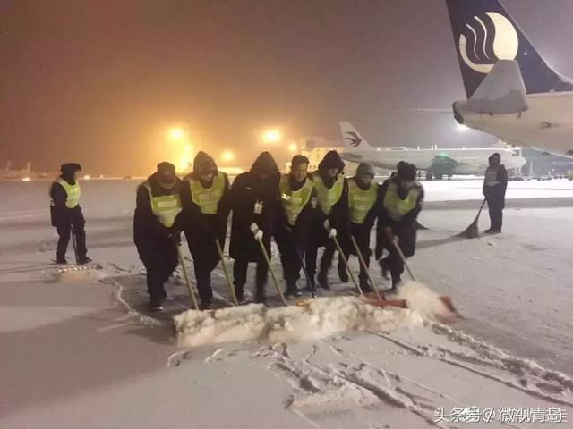 12℃+突降“暴”雪的夜晚，青岛那些不着急回家的人……致敬！