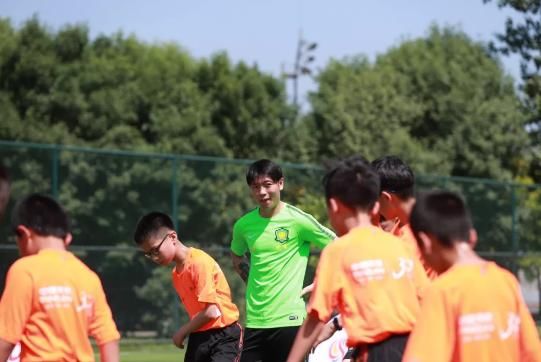 平安球童成长计划北京中赫国安足球训练营开