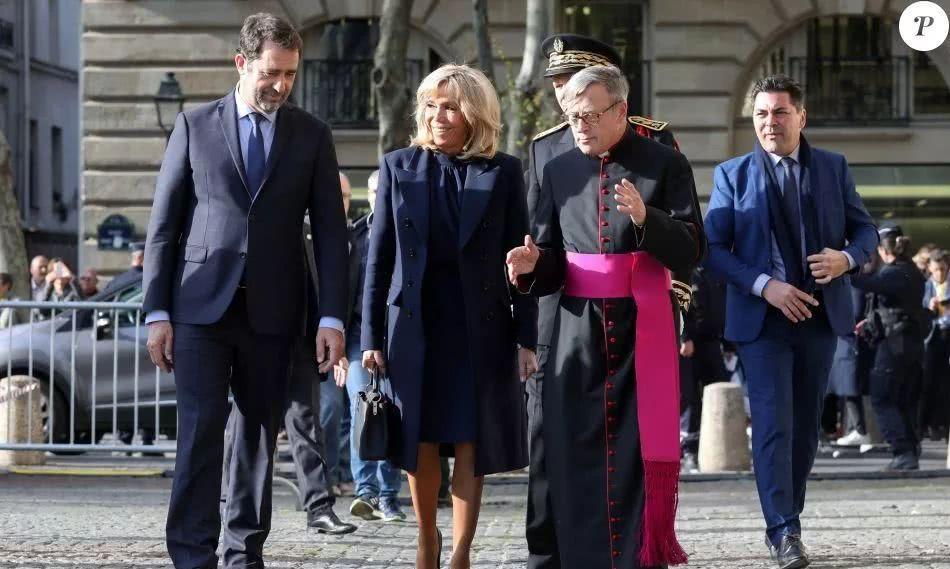 巴黎圣母院总司铎:火因是疏失或短路 教堂人