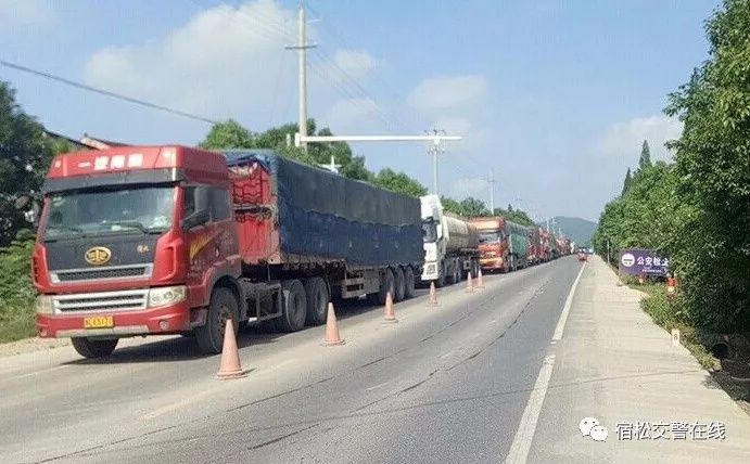 聚焦高考| 守护高考平安宿松交警在行动