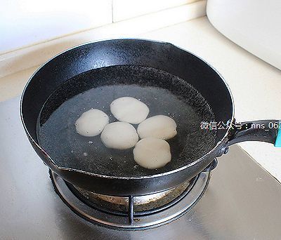 雨花石黑芝麻汤圆