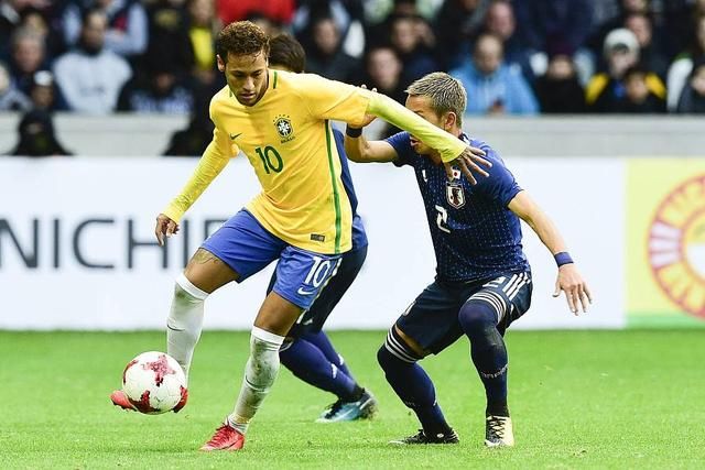 内马尔泪洒发布会:在巴黎很好 求你们别造谣了