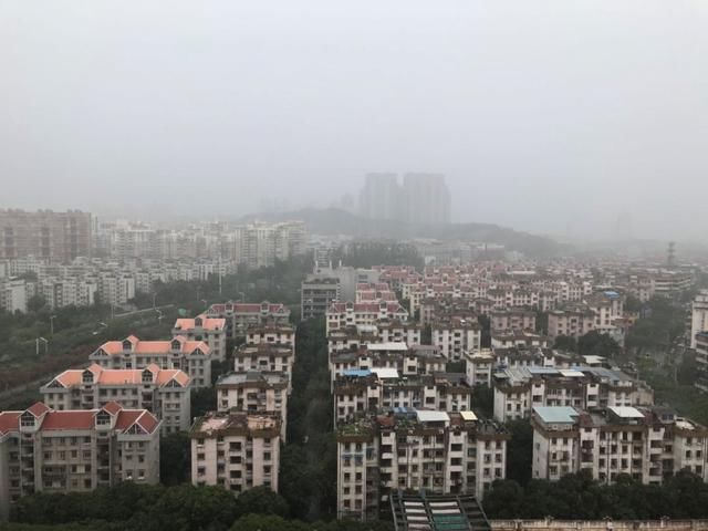 暴雨+雷电！厦门气象台连发预警，大风大雨已到！今晨竟出现了双