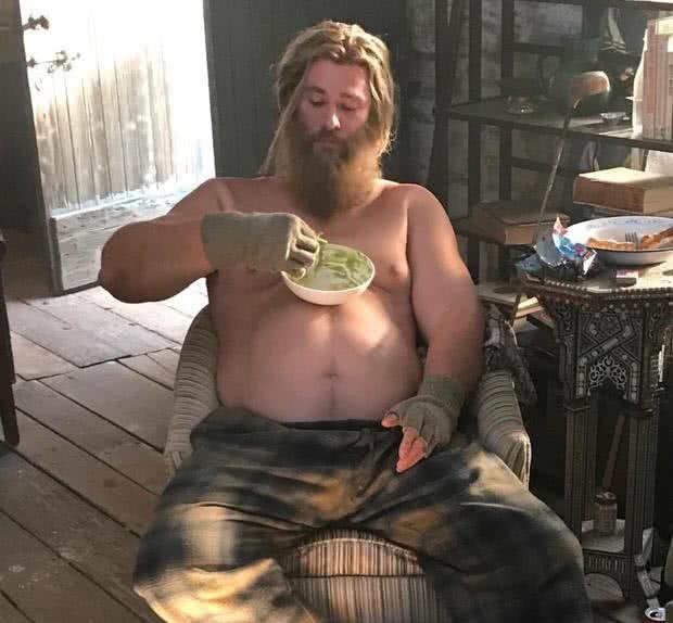 复联4:雷神是真的胖了还是特效?看看两张剧照