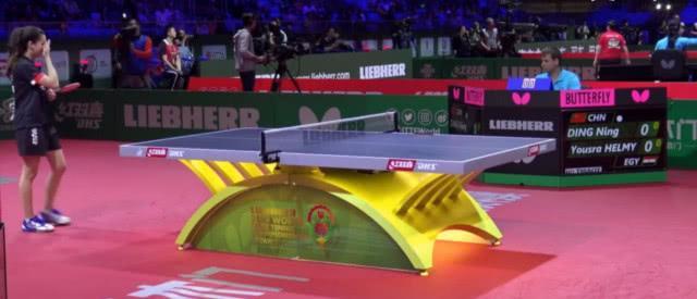 丁宁世乒赛忘穿小裙裙,对手发现捂嘴偷笑,网友