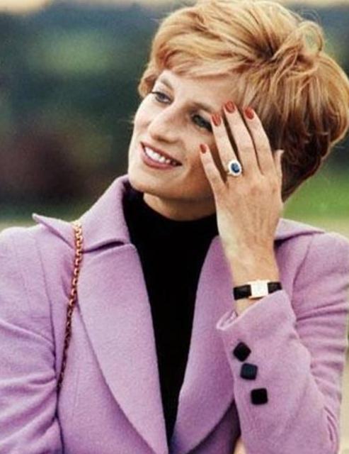 王妃身上, 你知道那颗神秘蓝宝石背后的故事吗