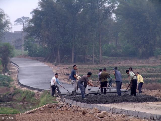 好消息：下月起，农村公路建设改造，农民不用再交钱了！