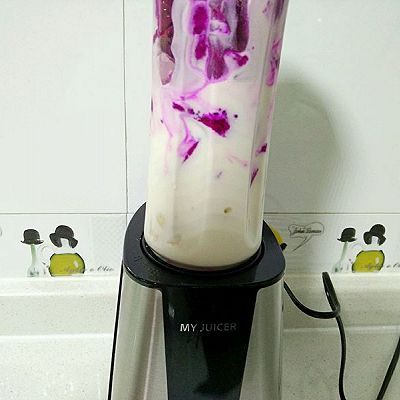 火龙果香蕉酸奶昔