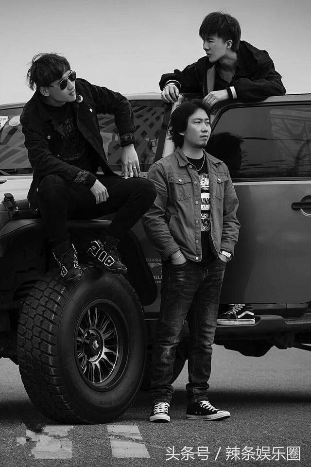 抖音上一歌手突然火了,如果你听了他的歌声,也