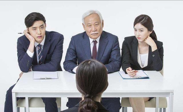 面试:和男领导出差酒店只剩1个房间,该咋办?女