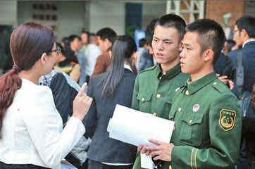 2018年部队待遇为什么会重新调整,义务兵两年