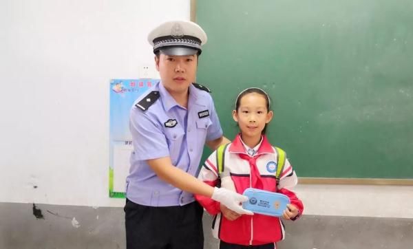 斑马线前礼让他人