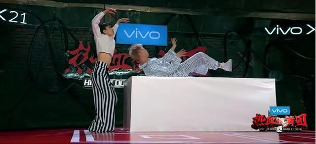 《热血街舞团》X-crew兔子叫板养鸡,陈伟霆为