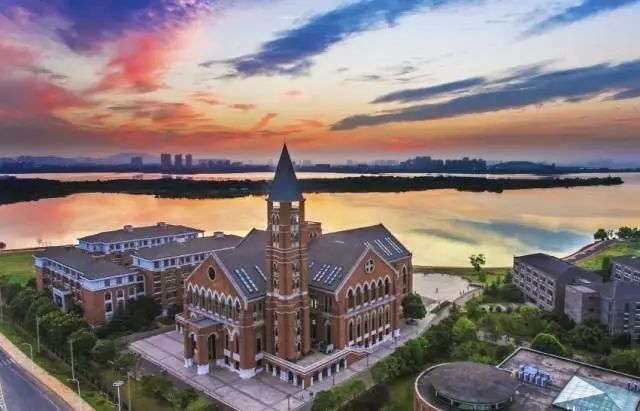 武汉高校图书馆颜值大比拼!第一名原来是它,美