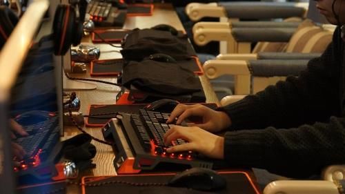 电竞报告:部分用户收入不足3000,S8夺冠比亚运