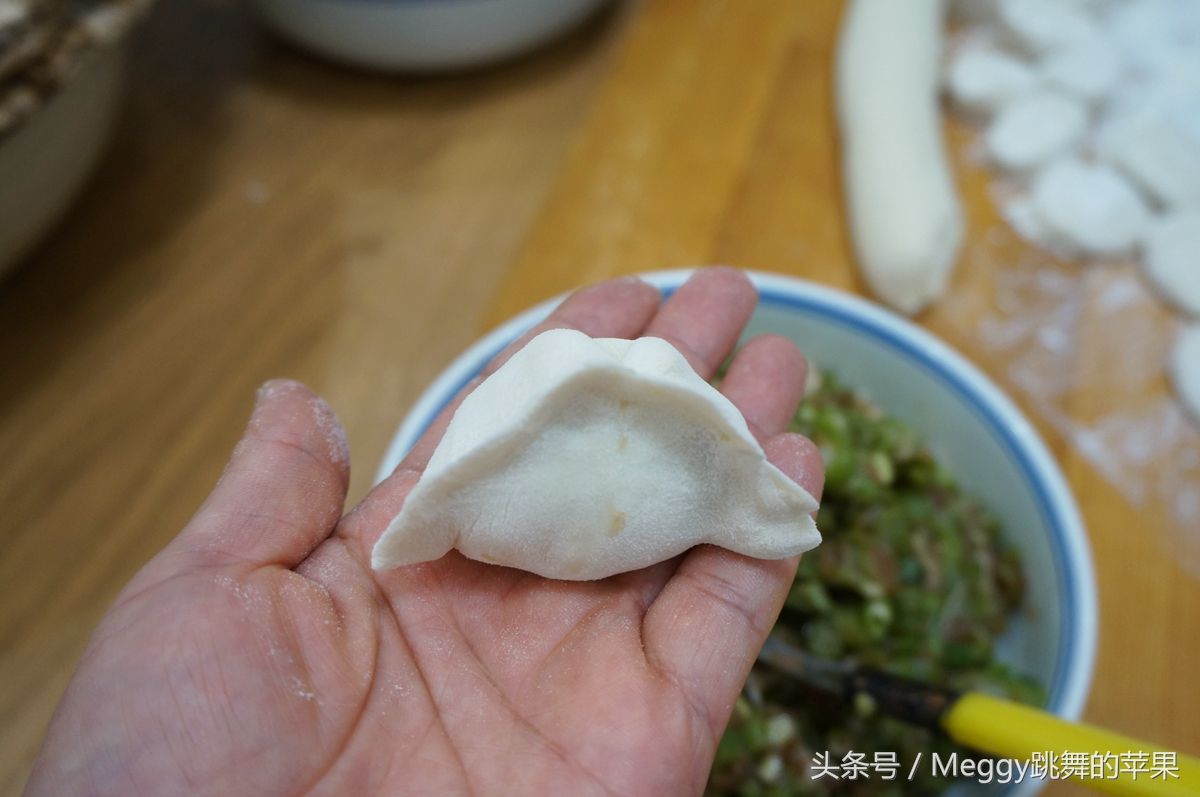 用这个菜包饺子,把邻居小孩都馋哭了,吃了两碗才回家!