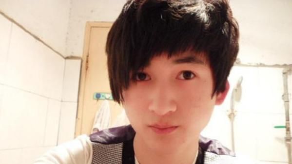 小智怎么不播了 t01fefbd964c76fb1e8.jpg