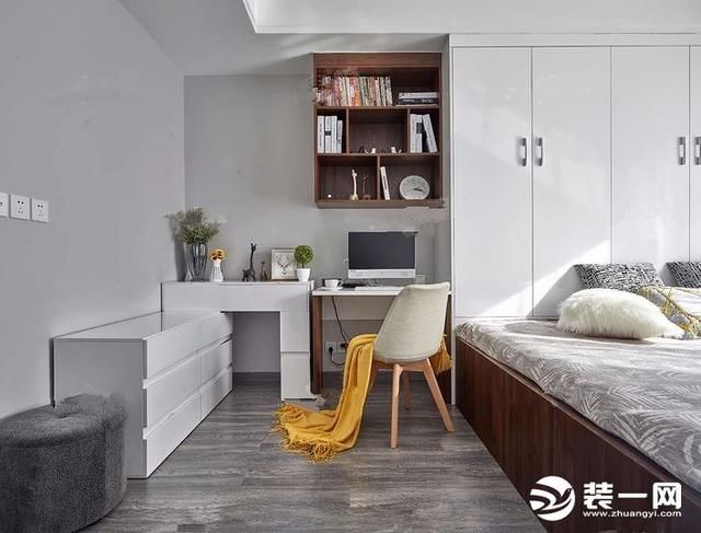 榻榻米+柜子+书架的组合案例 太原装饰公司推