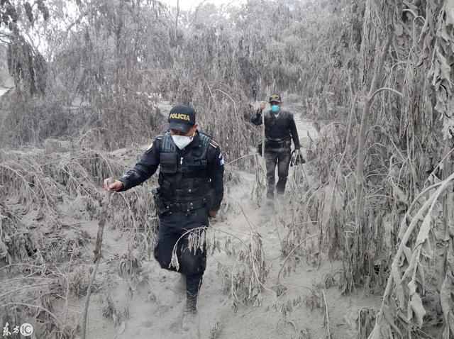 危地马拉埃斯昆特拉火山爆发后的一天，火山周围地区的鸟瞰图