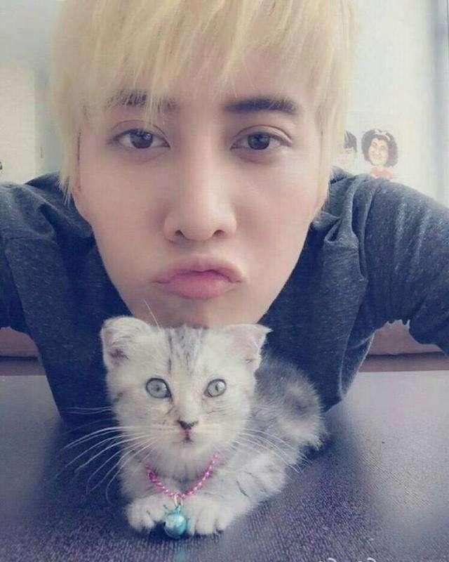 他曾饰演迪丽热巴前男友,毛晓彤的现男友,如今