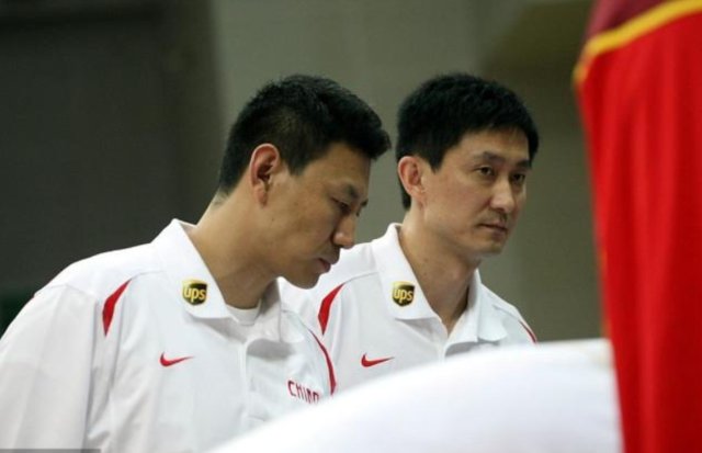 男篮红蓝暗战继续!李楠杜锋谁会成最终赢家_【