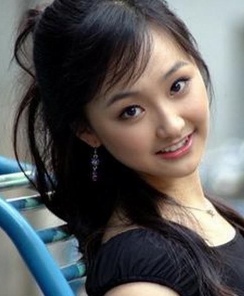 抗日神剧专业户,脸长得比驴脸还长,娶个老婆美