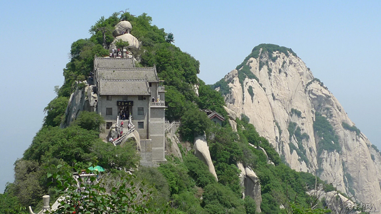 世界上最小的一座山在中国,是重点文物保护单位,至今无人攀登过