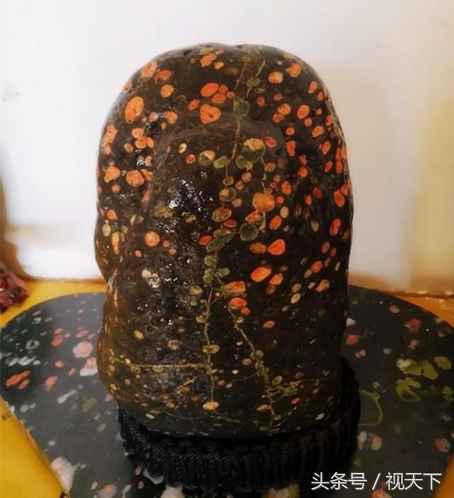 不经打磨的洛阳荷花石和梅花石更具奇石特征,观赏性和艺术性更强.