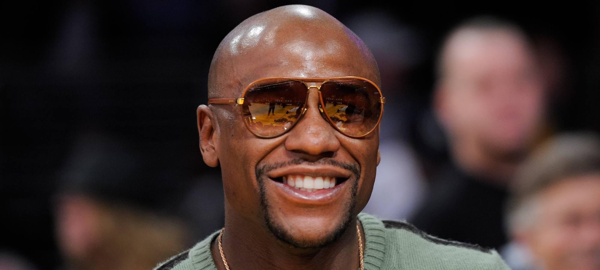 土豪!梅威瑟炫富再出"新招",戴22斤金链,网友:脖子不累?